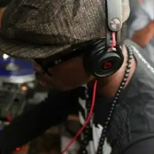 Uhuru - Manioco Na Pondu (Afro House Remix)